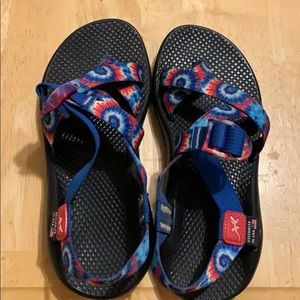 Tie-dye women’s size 7 Chacos